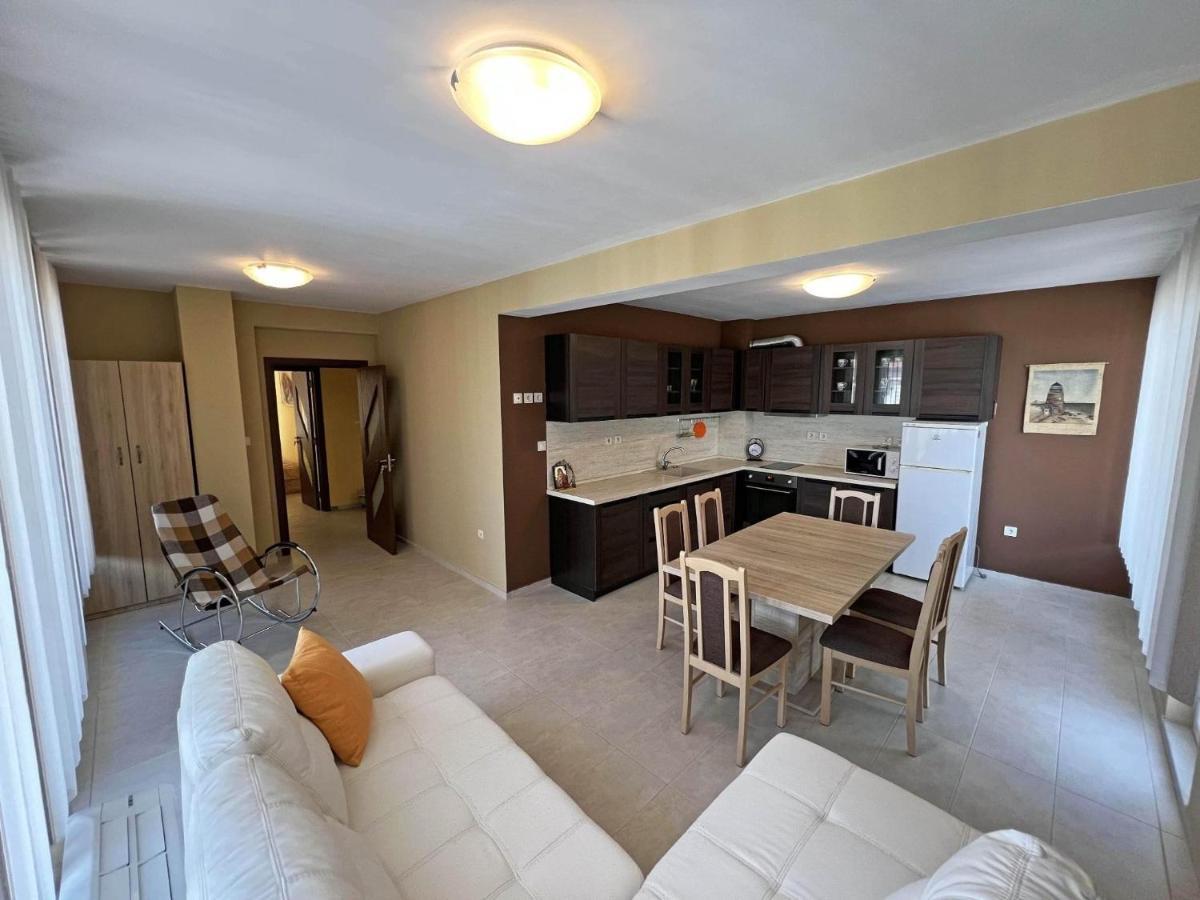 Valemar Apartments Поморие Экстерьер фото